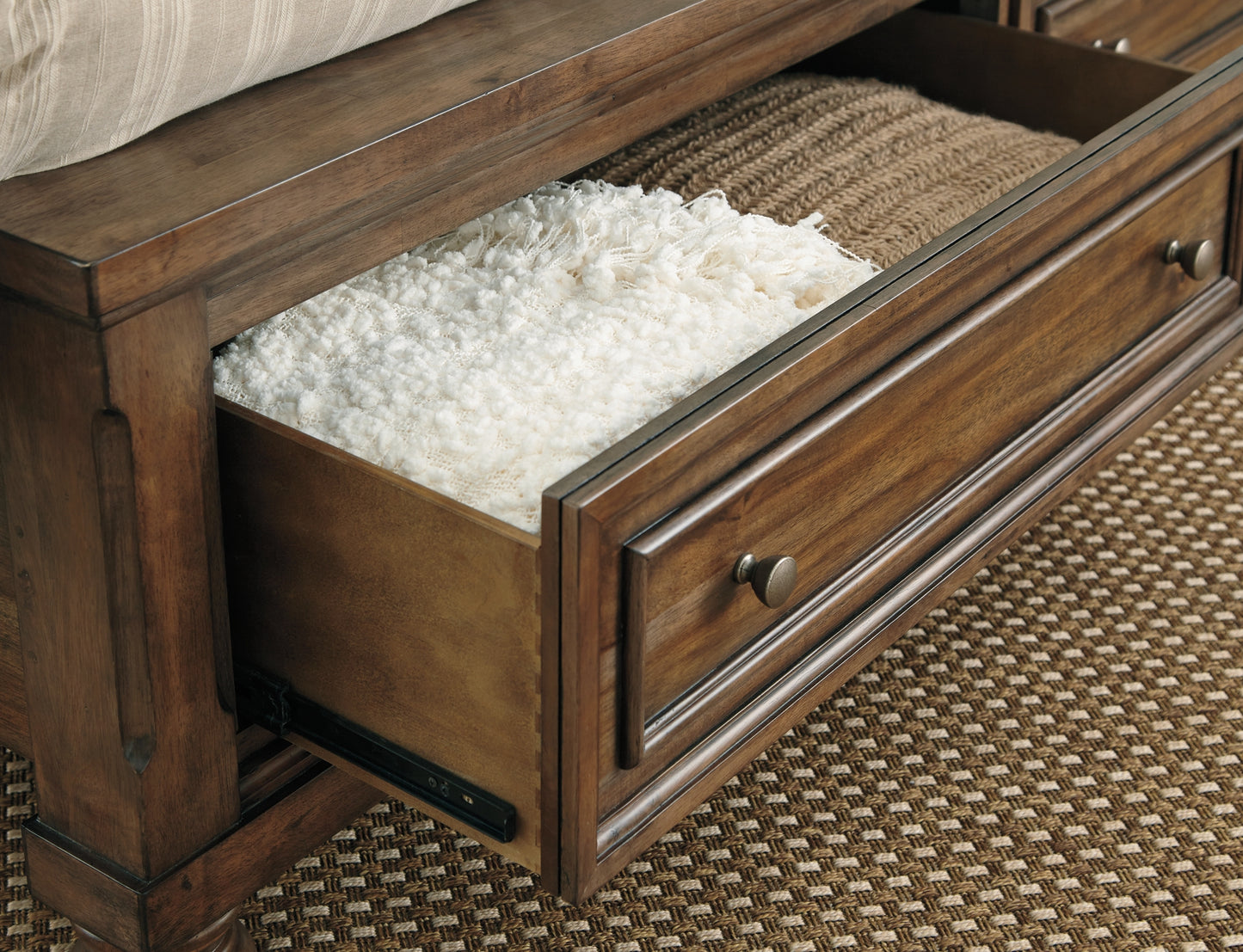 Flynnter Sleigh Bed With 2 Storage Drawers With Mirrored Dresser